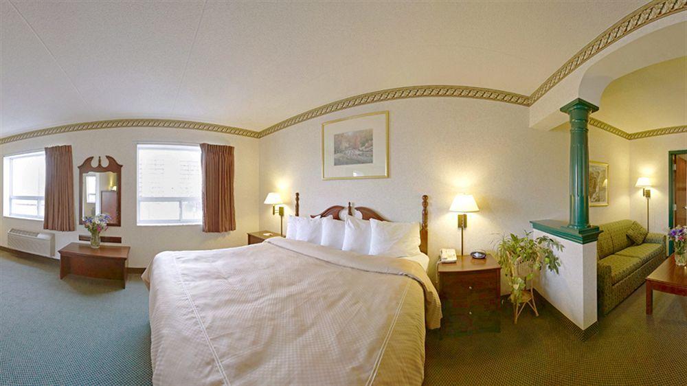Comfort Suites Downtown Віндзор Екстер'єр фото